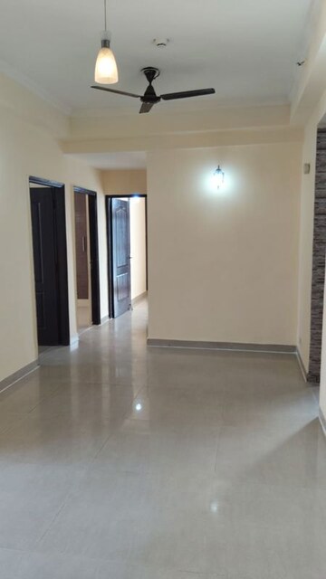 Room in 3 BHK Apartment at Amrapali Eden Park, Sector 50 – for Rent