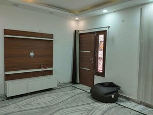 Room in 3 BHK Apartment at Uppal Southend, Sector 49 – for Rent