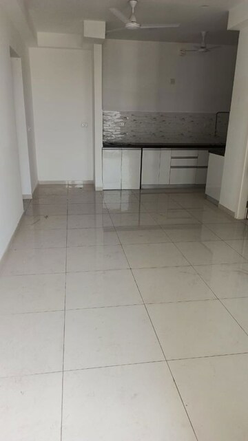 Bathroom in 3.5 BHK Apartment at Amanora Gold Towers, Hadapsar – for Rent
