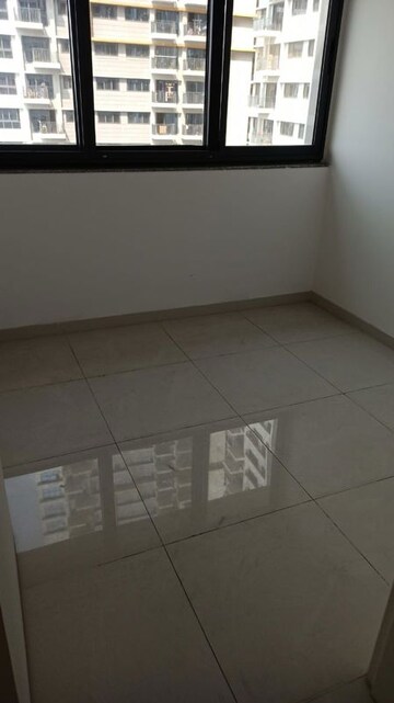 Room in 3.5 BHK Apartment at Amanora Gold Towers, Hadapsar – for Rent