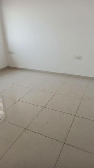 Room in 3.5 BHK Apartment at Amanora Gold Towers, Hadapsar – for Rent