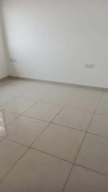 Room in 3.5 BHK Apartment at Amanora Gold Towers, Hadapsar – for Rent