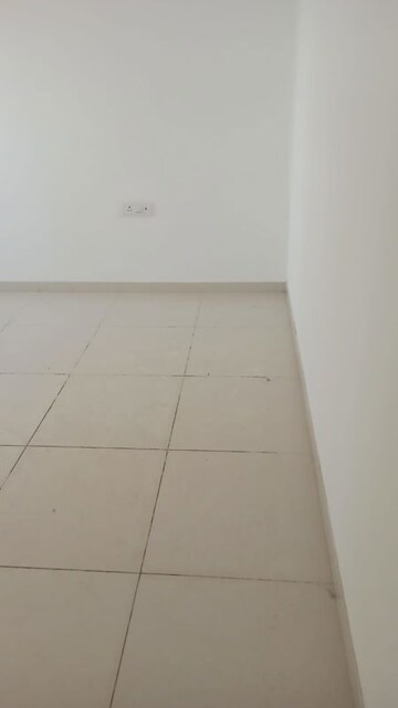 Furnished Amenities in 3.5 BHK Apartment at Amanora Gold Towers, Hadapsar – for Rent