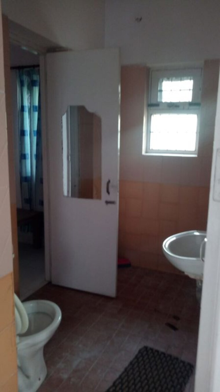 Bathroom, awho-brahmaputra-apartments 3 Bedroom 1650 Sq.Ft. Apartment In Sector 29 Noida 9980223