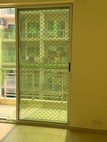 Room in 3 BHK Apartment at Gaur Saundaryam, Tech Zone 4 Greater Noida – for Rent