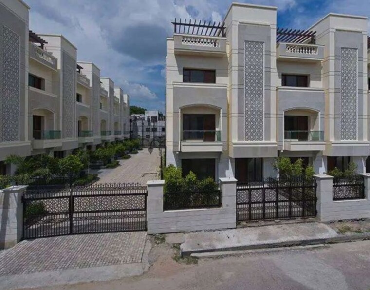 Exterior View, hazratganj 4 Bedroom 3220 Sq.Ft. Villa In Hazratganj Lucknow 9980258