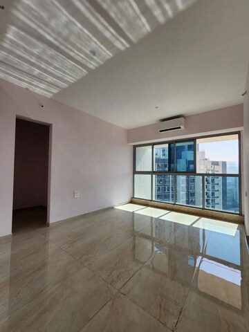 Room in 3.5 BHK Apartment at Rajesh White City, Kandivali East – for Sale