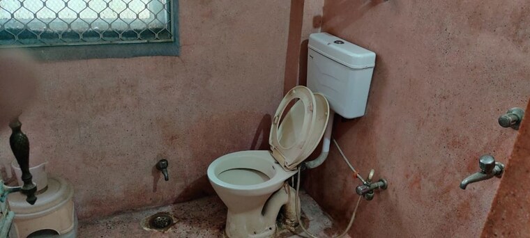 Bathroom, lajpat nagar ii 1 RK 100 Sq.Yd. Builder Floor In Lajpat Nagar ii Delhi 9980262