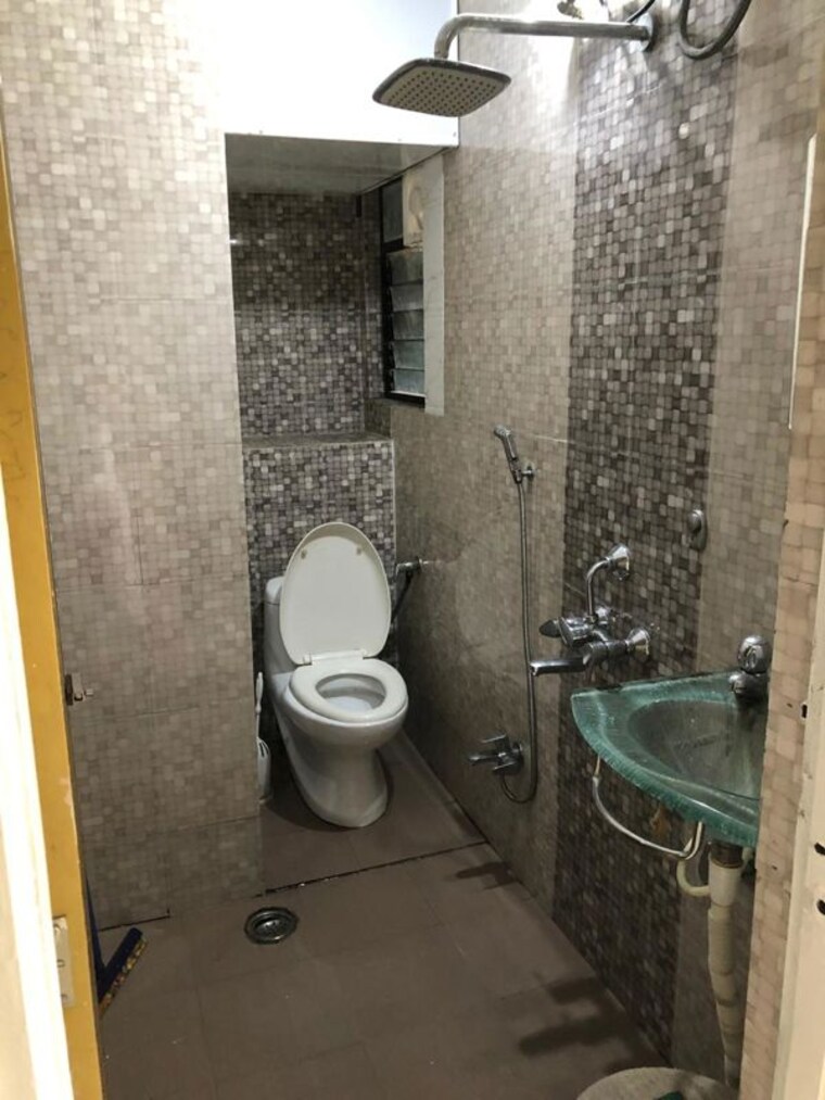 Bathroom, koregaon park 1 RK 350 Sq.Ft. Apartment In Koregaon Park Pune 9980276