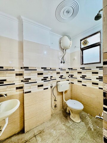 Master Bedroom in 2 BHK Builder Floor at Saket – for Rent