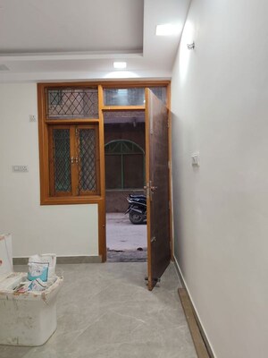 Room in 1 BHK Builder Floor at Govindpuri – for Rent