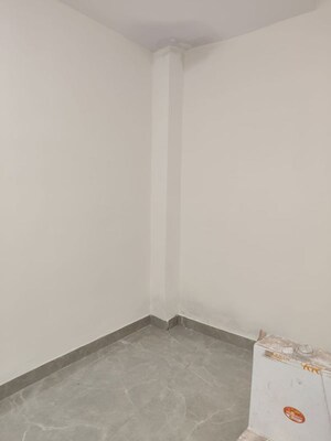 Room in 1 BHK Builder Floor at Govindpuri – for Rent