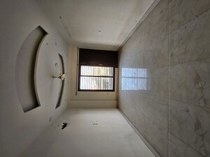 Room in 3 BHK Builder Floor at Green Fields Colony – for Sale