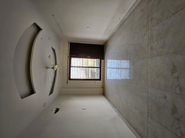 Room, green fields colony 3 Bedroom 1800 Sq.Ft. Builder Floor In Green Fields Colony Faridabad 9980345