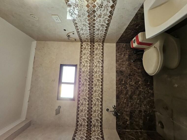 Bathroom, green fields colony 3 Bedroom 1800 Sq.Ft. Builder Floor In Green Fields Colony Faridabad 9980345