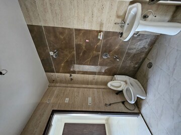 Furnished Amenities in 3 BHK Builder Floor at Green Fields Colony – for Sale