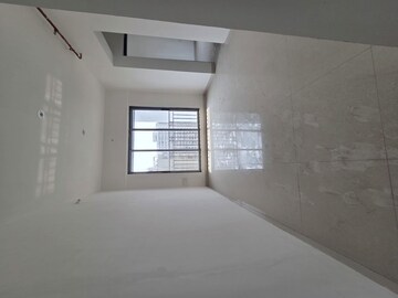 Room in 2 BHK Apartment at Gulmohar CHS Goregaon, Goregaon West – for Rent