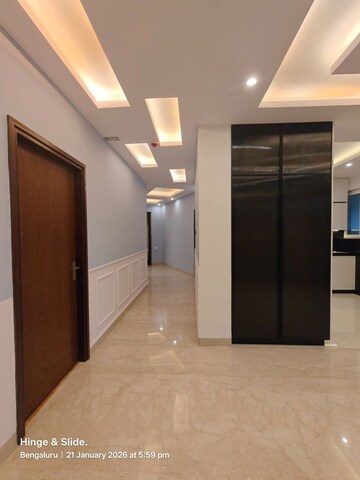 Room in 4 BHK Apartment at Phoenix One Banglore West, Rajaji Nagar – for Rent