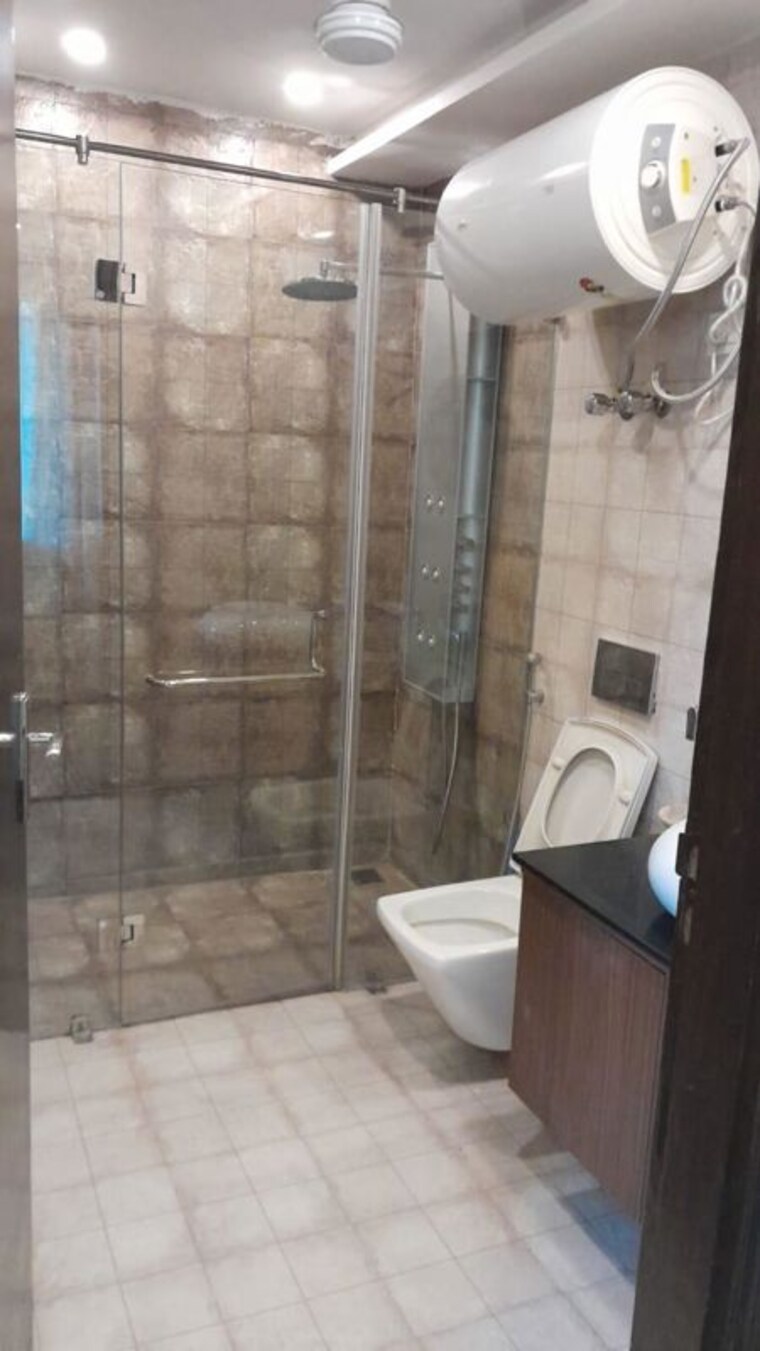 Bathroom, new friends colony 2 Bedroom 200 Sq.Yd. Builder Floor In New Friends Colony Delhi 9980385