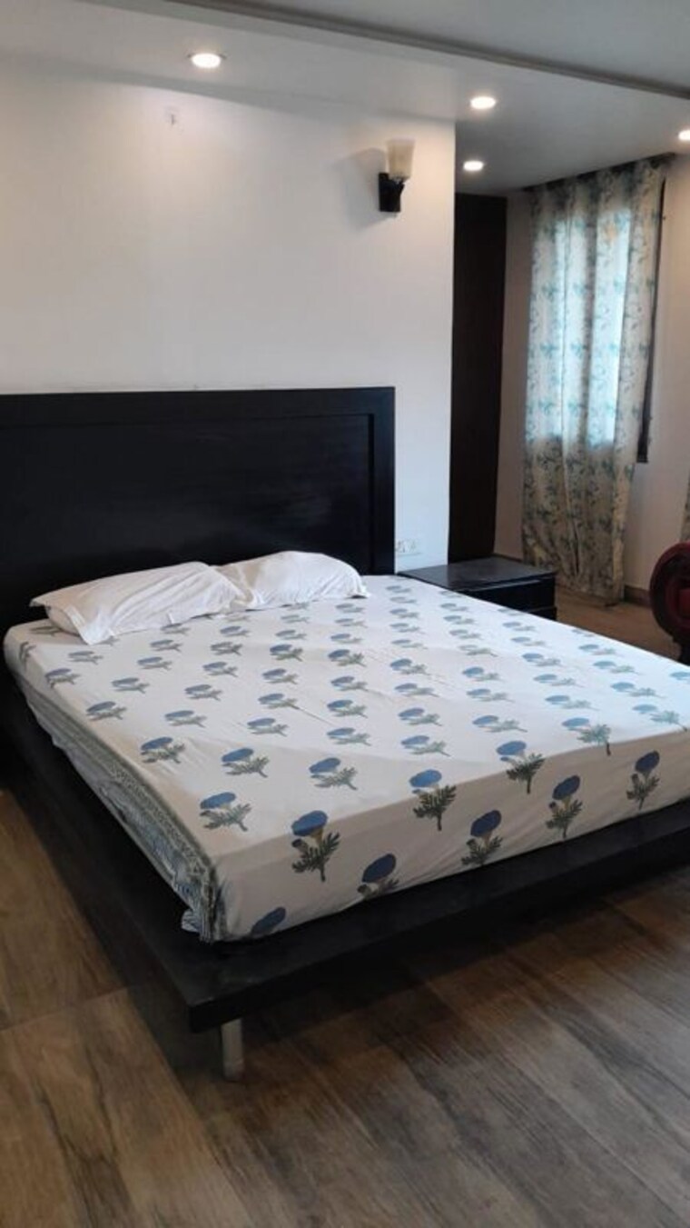 Bedroom, new friends colony 2 Bedroom 200 Sq.Yd. Builder Floor In New Friends Colony Delhi 9980385
