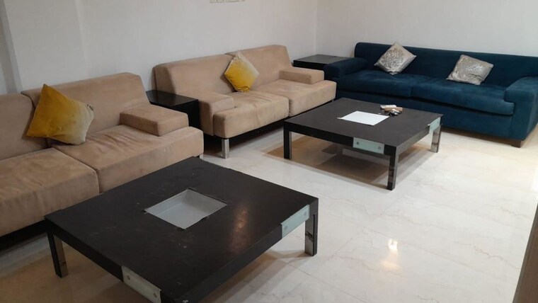Living Room, new friends colony 2 Bedroom 200 Sq.Yd. Builder Floor In New Friends Colony Delhi 9980385