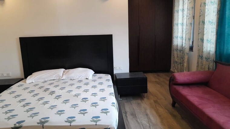 Bedroom, new friends colony 2 Bedroom 200 Sq.Yd. Builder Floor In New Friends Colony Delhi 9980385