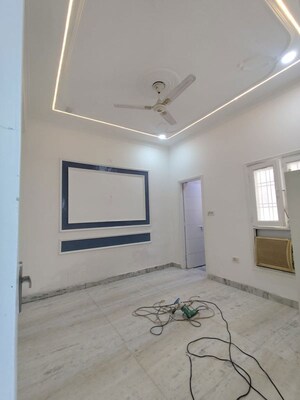 Room in 4 BHK Builder Floor at Sector 42 – for Rent