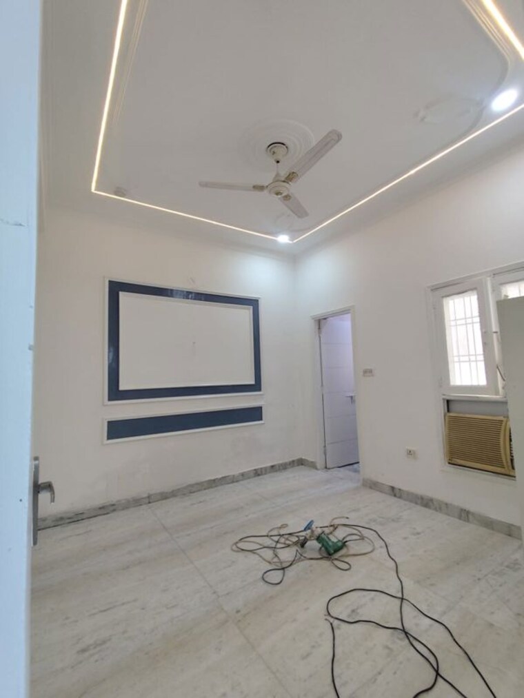 Room, sector 42 4 Bedroom 2700 Sq.Ft. Builder Floor In Sector 42 Faridabad 9980401