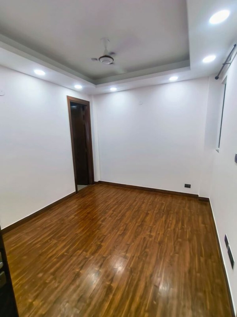 Room, east of kailash 3 Bedroom 125 Sq.Yd. Builder Floor In East Of Kailash Delhi 9980403