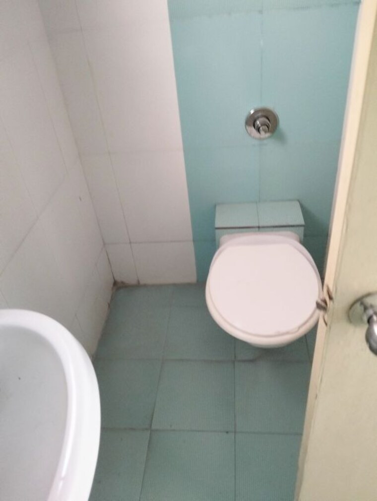 Bathroom, parmar-garden 3 Bedroom 1500 Sq.Ft. Apartment In Wanwadi Pune 9980414