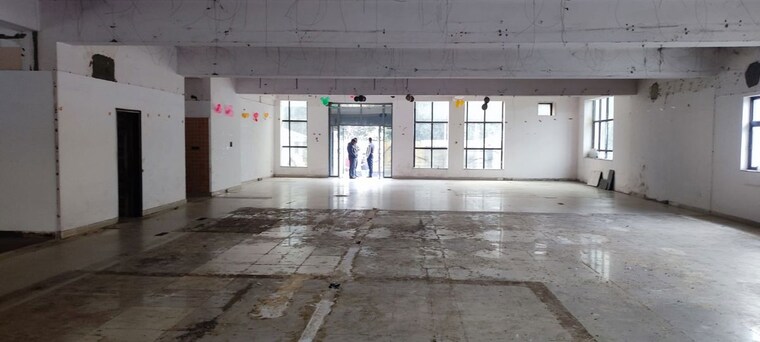  Parking, sector 63 Commercial Office Space 6000 Sq.Ft. In Sector 63 Noida 9980422