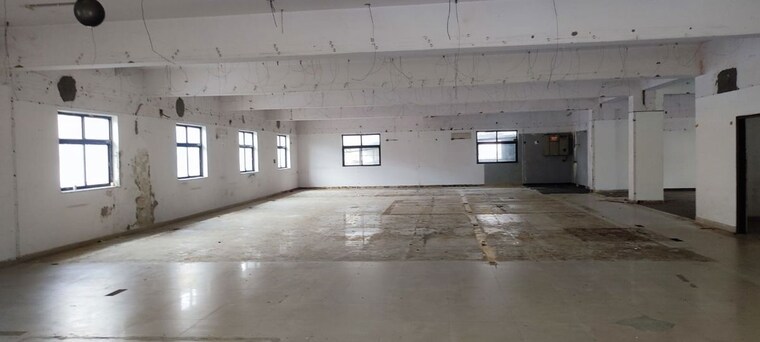 Parking, sector 63 Commercial Office Space 6000 Sq.Ft. In Sector 63 Noida 9980422