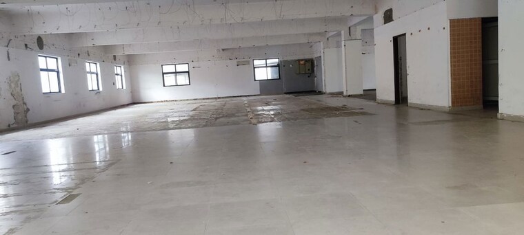  Parking, sector 63 Commercial Office Space 6000 Sq.Ft. In Sector 63 Noida 9980422