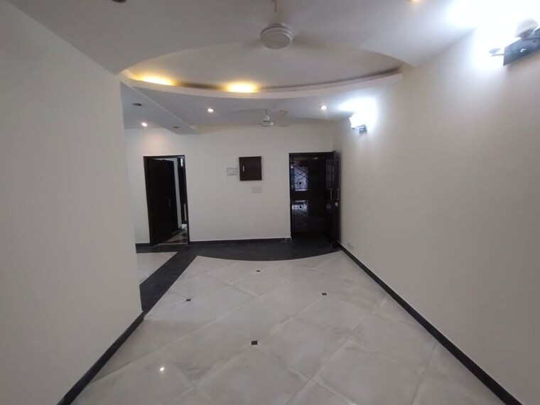 Room, sector 11 dwarka 4 Bedroom 1800 Sq.Ft. Apartment In Sector 11 Dwarka Delhi 9980028