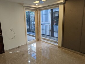 Room in 3 BHK Apartment at Dlf Phase I – for Rent