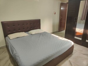 Bedroom in 1 BHK Apartment at Andheri West – for Rent