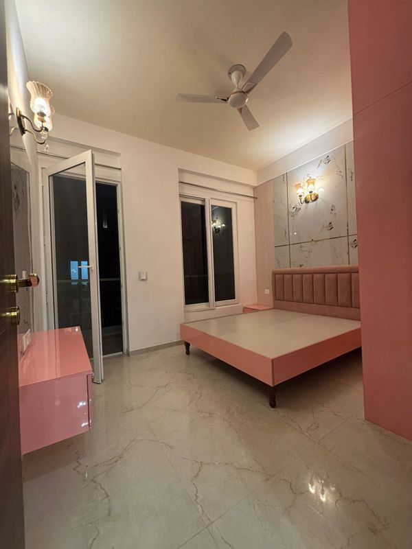 3 BHK + Extra Room Apartment For Rent in Smart World Orchard