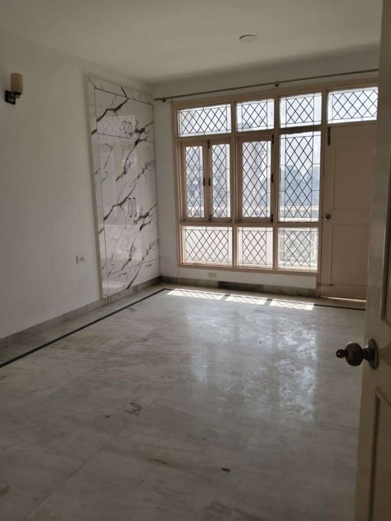 Room, royal-towers-noida 4 Bedroom 2400 Sq.Ft. Apartment In Sector 61 Noida 9980498