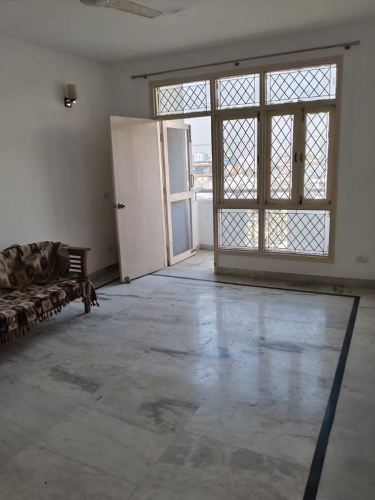 Room, royal-towers-noida 4 Bedroom 2400 Sq.Ft. Apartment In Sector 61 Noida 9980498