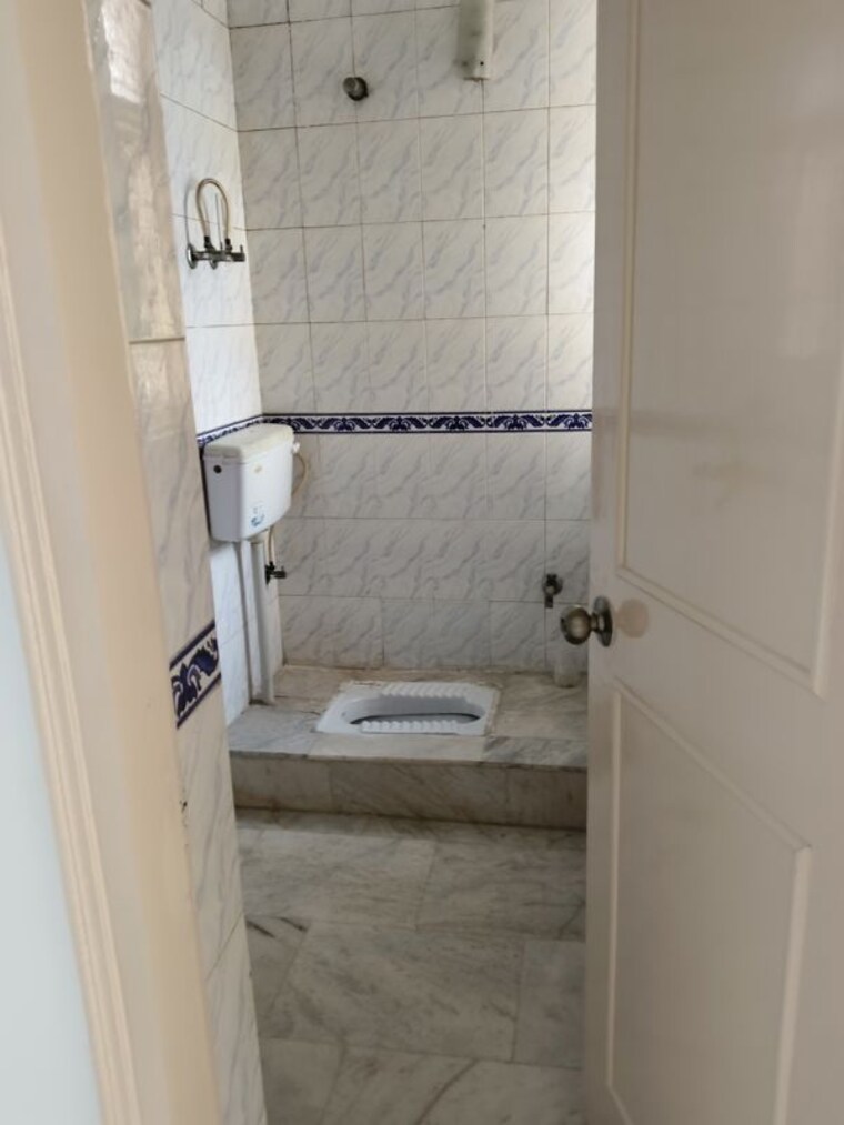 Bathroom, royal-towers-noida 4 Bedroom 2400 Sq.Ft. Apartment In Sector 61 Noida 9980498