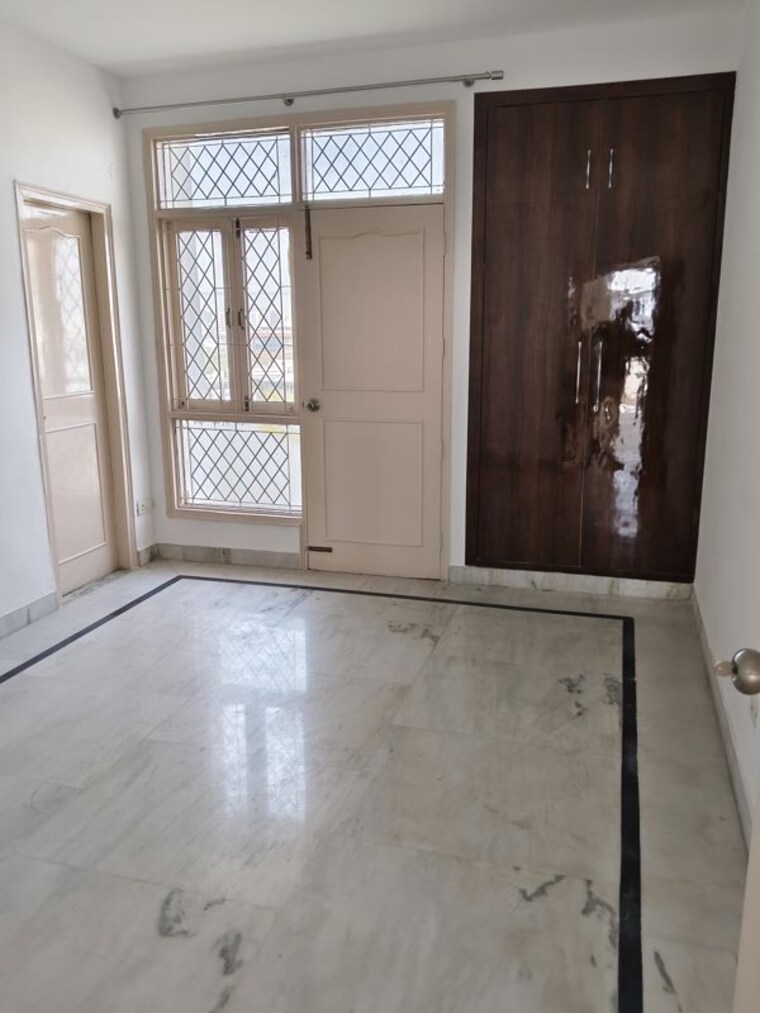 Room, royal-towers-noida 4 Bedroom 2400 Sq.Ft. Apartment In Sector 61 Noida 9980498