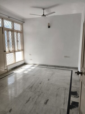 Room in 4 BHK Apartment at Royal Towers Noida, Sector 61 – for Rent