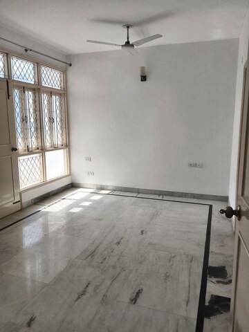 Room in 4 BHK Apartment at Royal Towers Noida, Sector 61 – for Rent