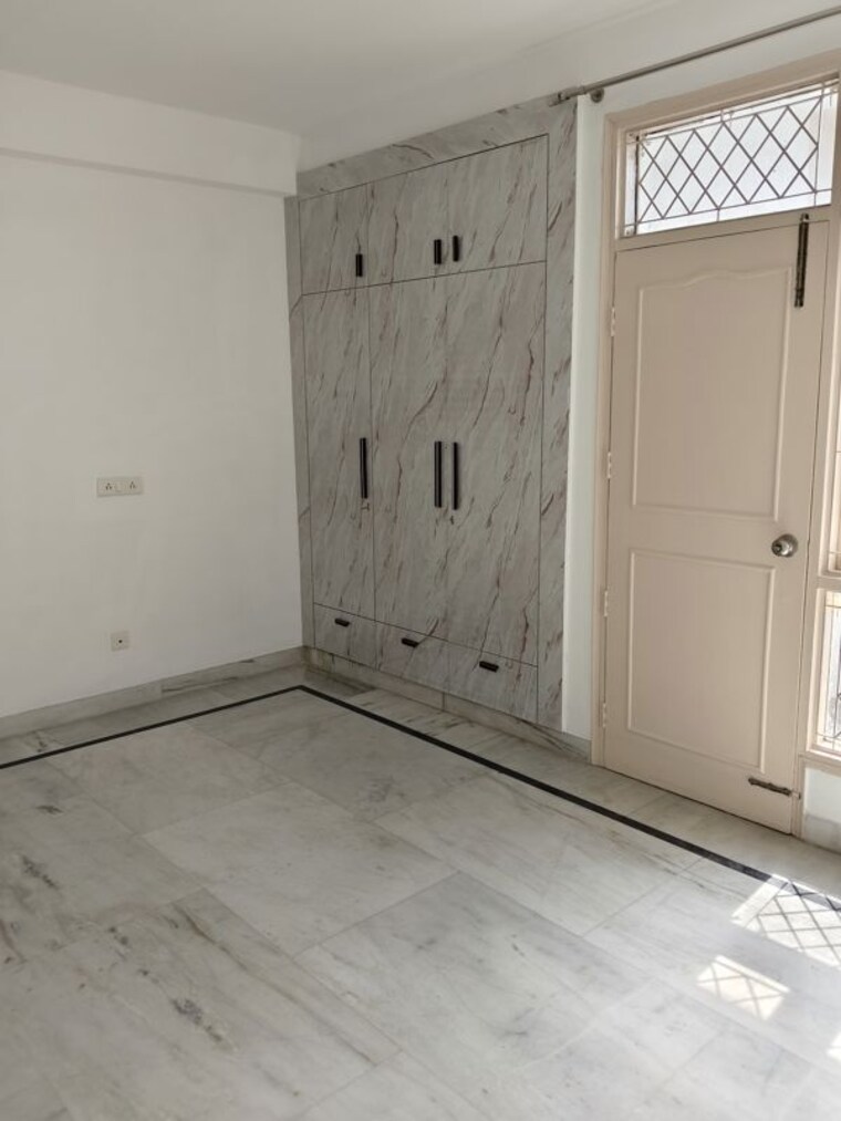 Room, royal-towers-noida 4 Bedroom 2400 Sq.Ft. Apartment In Sector 61 Noida 9980498