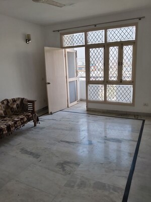 Room in 4 BHK Apartment at Royal Towers Noida, Sector 61 – for Rent