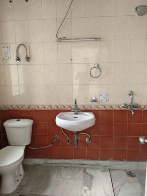 Bathroom in 4 BHK Apartment at Royal Towers Noida, Sector 61 – for Rent