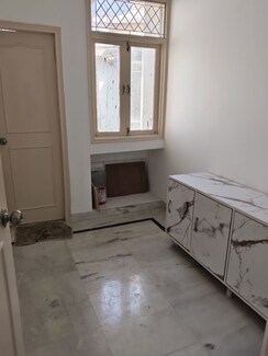 4 BHK + Servant Room Apartment For Rent in Royal Towers Noida