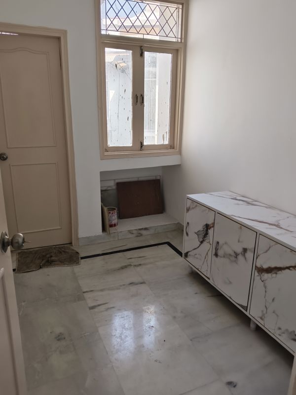 4 BHK + Servant Room Apartment For Rent in Royal Towers Noida