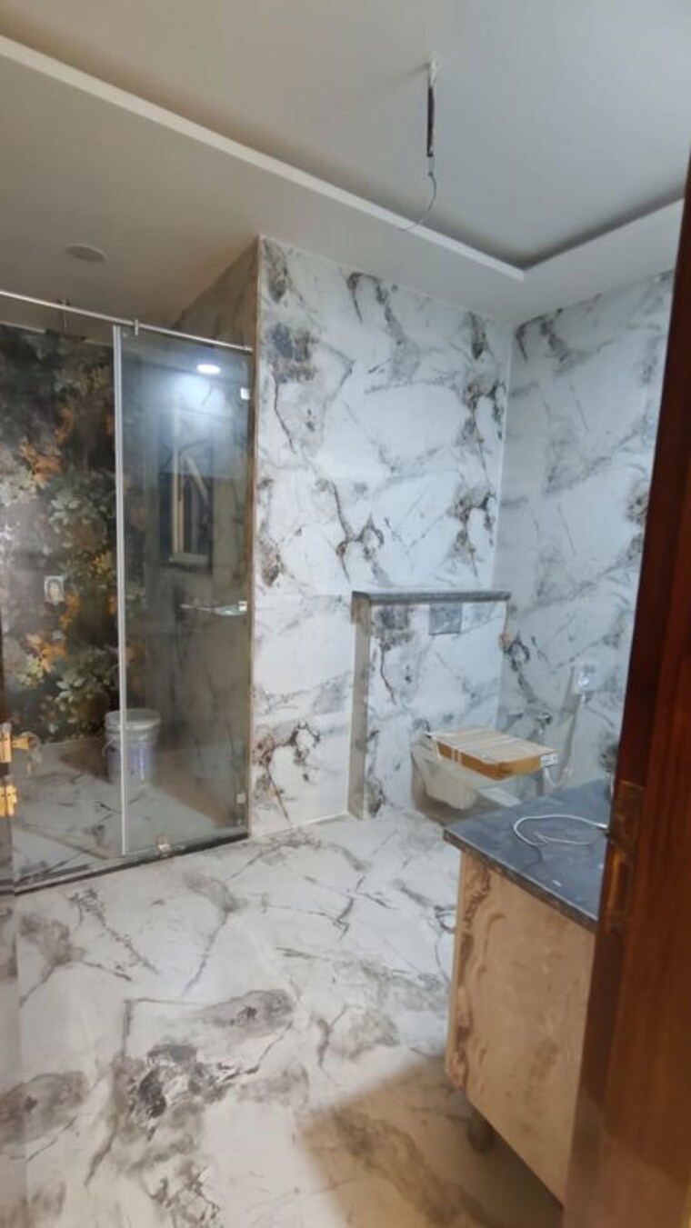Attached Bathroom, sector 17 4 Bedroom 600 Sq.Yd. Builder Floor In Sector 17 Faridabad 9980510