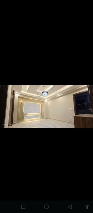 Room in 2 BHK Builder Floor at Sector 72 – for Sale